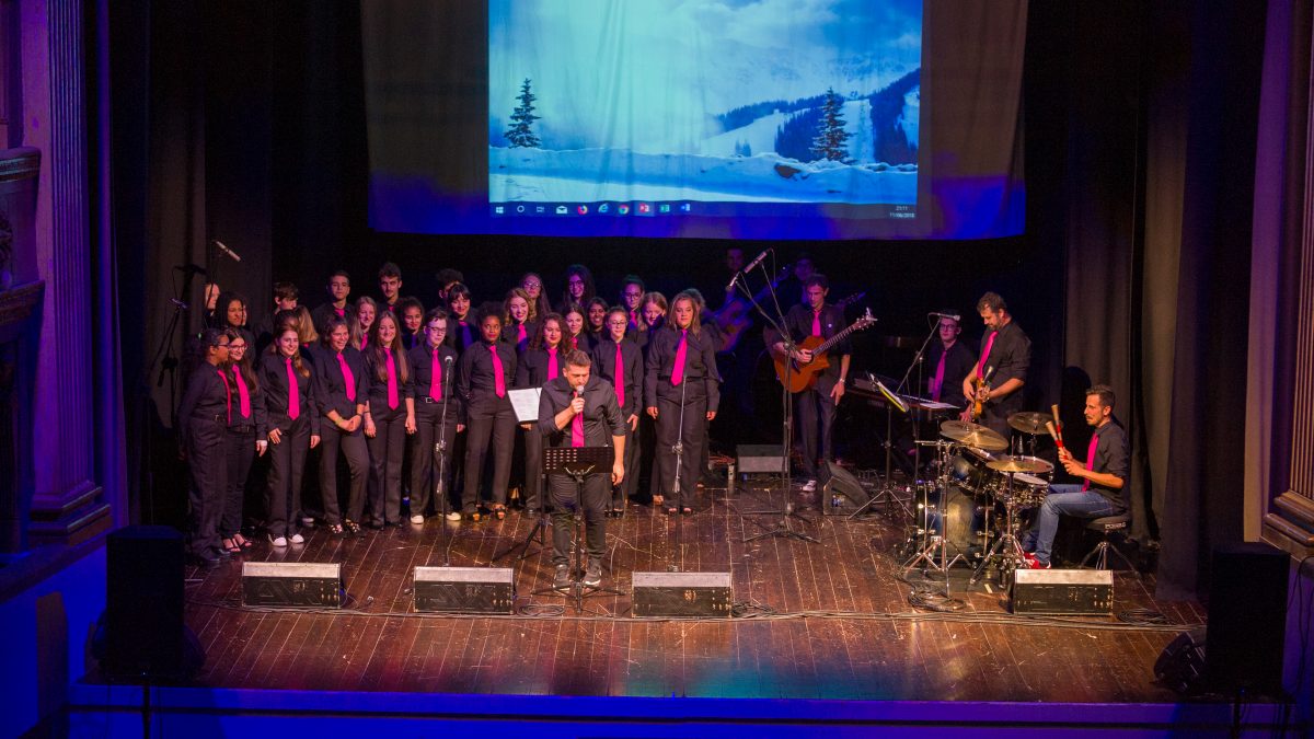 AL SANTACHIARA DI TORTONA ULTIMO GIORNO DI SCUOLA CON SORPRESA MUSICALE