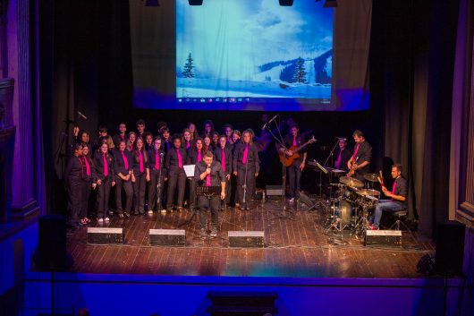 AL SANTACHIARA DI TORTONA ULTIMO GIORNO DI SCUOLA CON SORPRESA MUSICALE