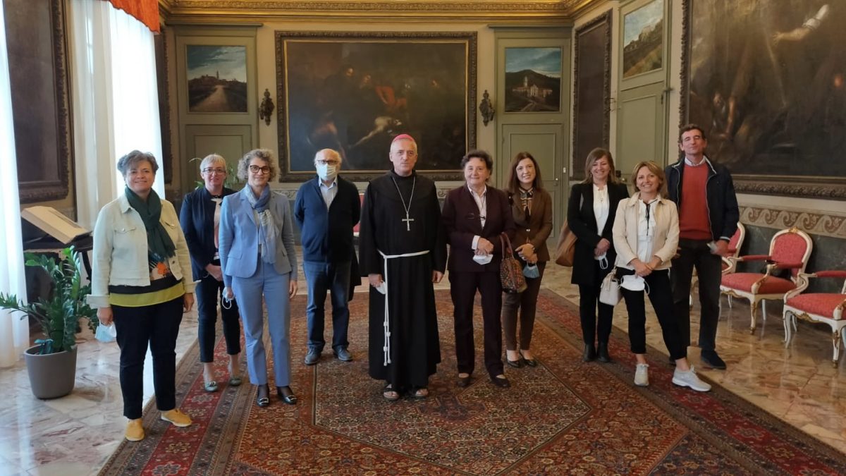 L’Istituto Santachiara saluta l’Arcivescovo Vittorio Viola in partenza per Roma