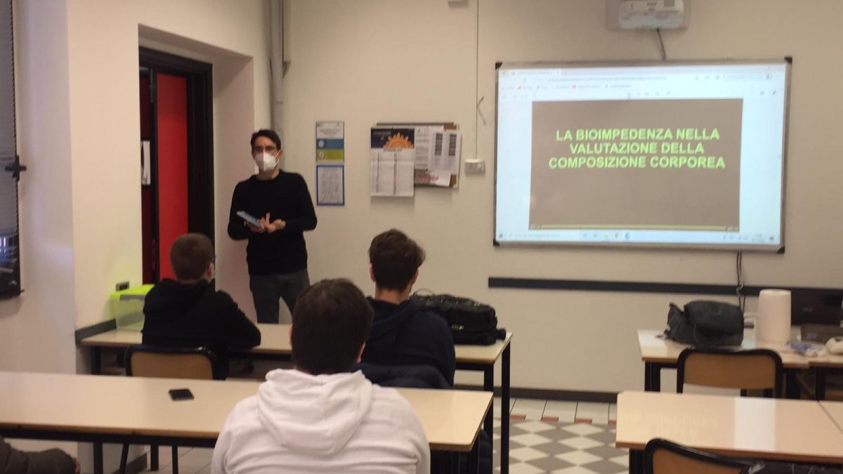 Laboratorio di tecniche di valutazione della composizione corporea al Liceo Santachiara