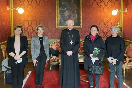 Incontro in Episcopio delle responsabili del Santachiara e Gavina con il Vescovo Guido Marini